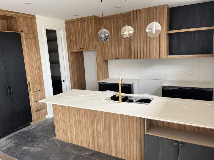 Cuisine et salle de bains sur mesure pour personnaliser votre intérieur.